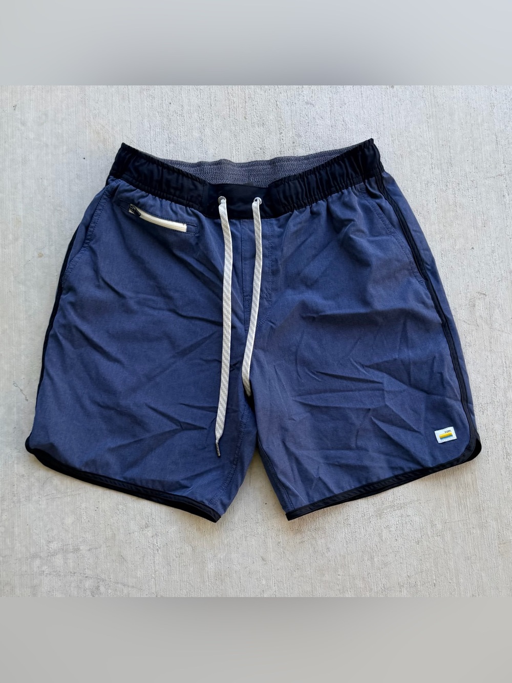 Vuori Banks Shorts Men Size Medium Blue Stretch Active Drawstring